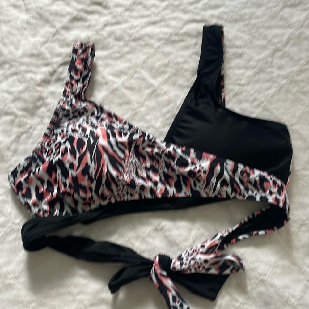 NWTanimal print wraparound bikini top by Shekini size 1X A38